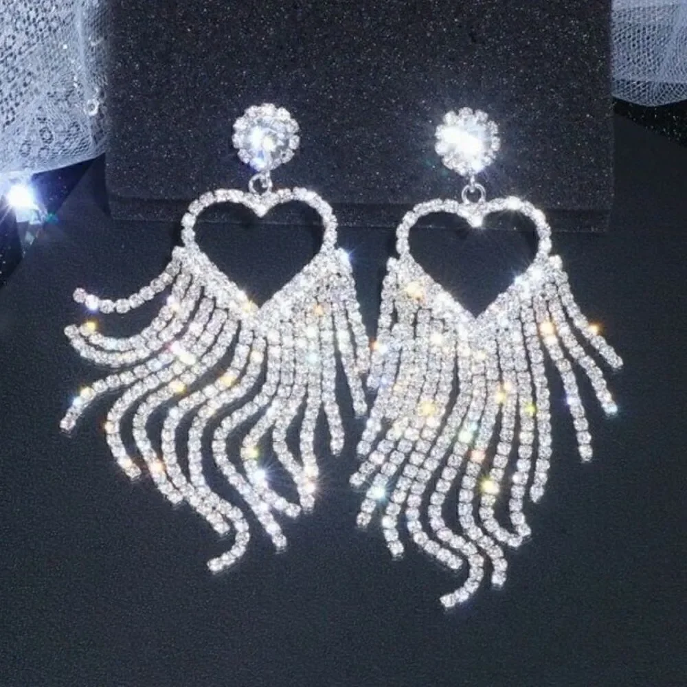 NWT Gorgeous Crystal Heart Earrings
